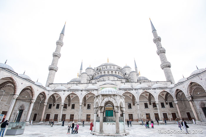 The famous Sultan Ahmed Mosque, beter known as the Blue Mosque