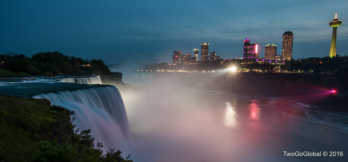 Niagara Falls from the US by night