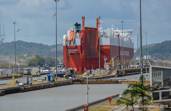 canal-largeship-wide