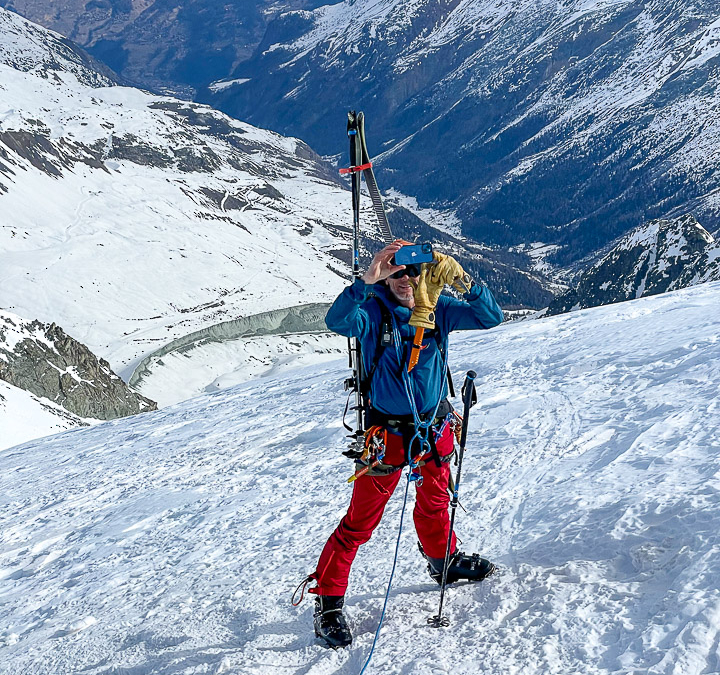 Roped ascent to the Passage de la Serpentine