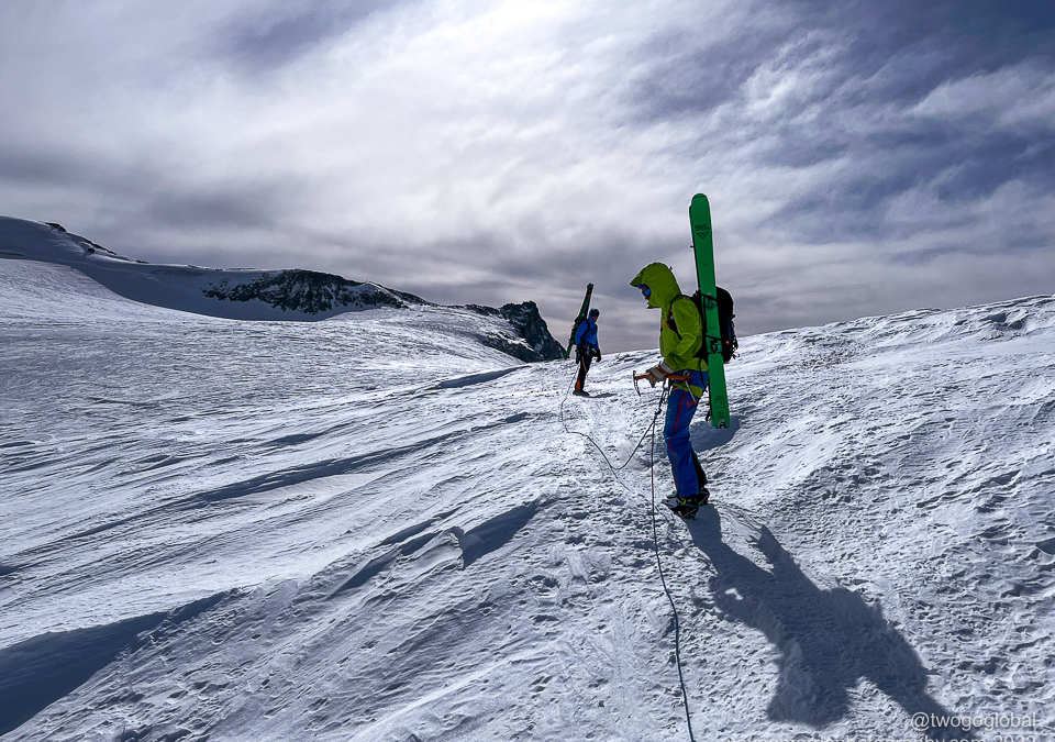 A blustery and cold spring day en route to Pigne d’Arolla