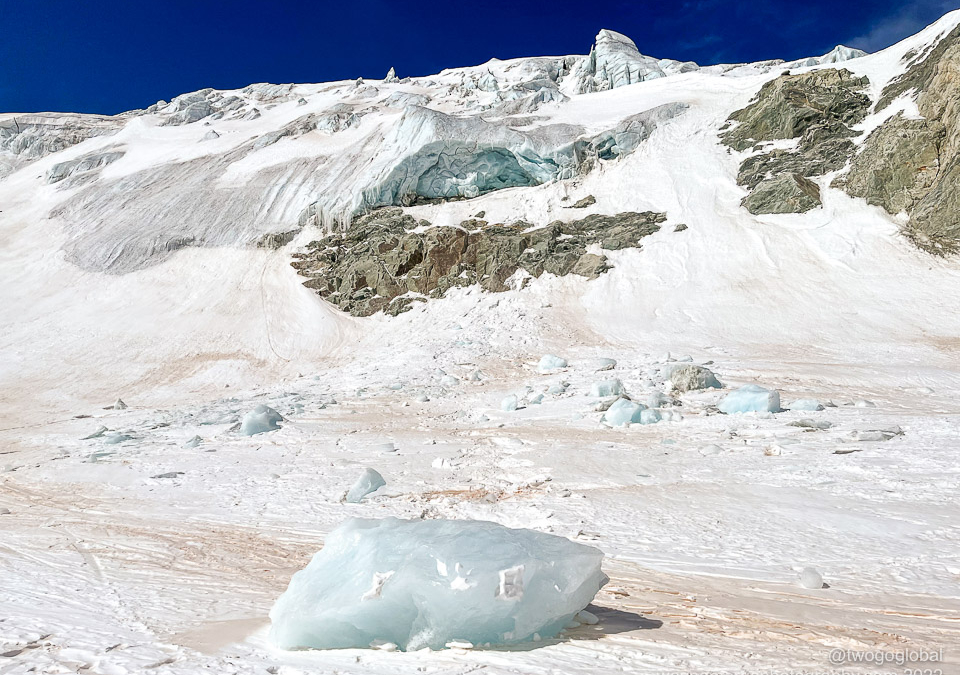 Tumbling ice blocks a few minutes out from Cabane des Vignettes